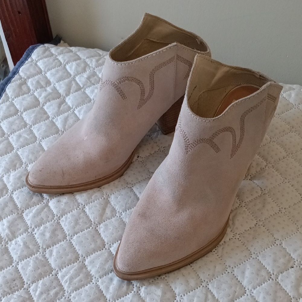 Dolce Vita Leather Upper Light Tan Heel Boots